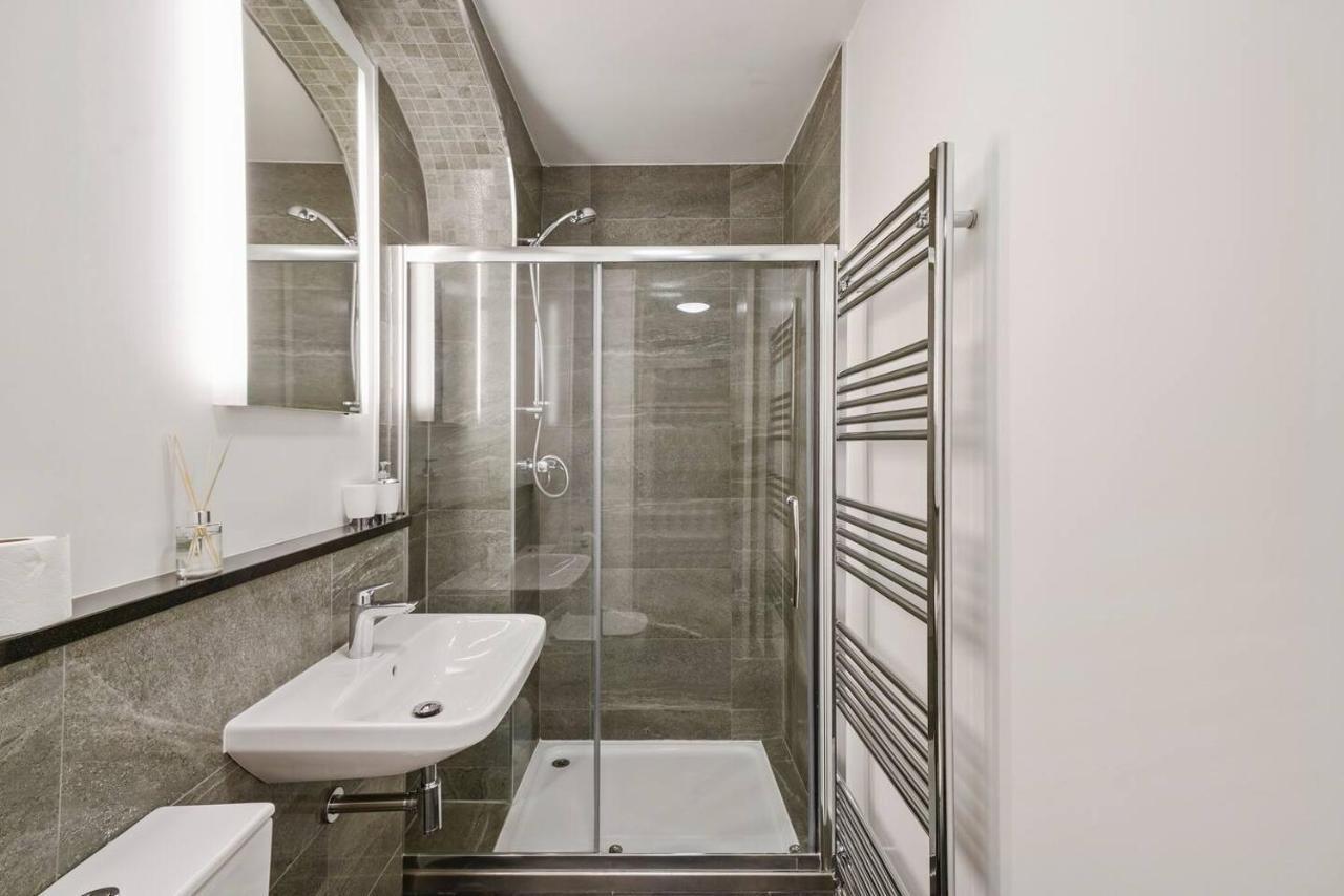 Lovely Central Wakefield Apartment - Parking Esterno foto